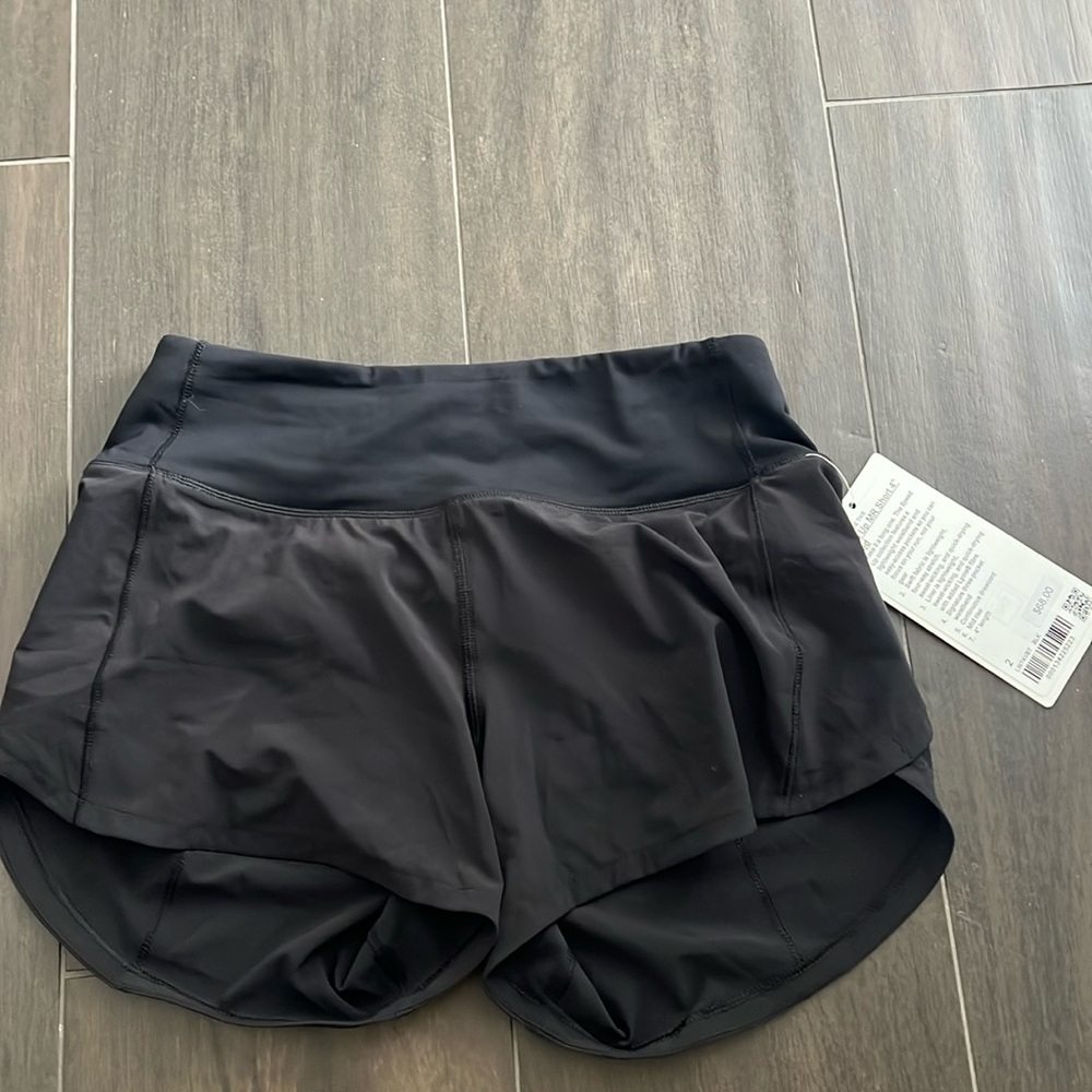 Lululemon never worn speed up MR short 4” lined